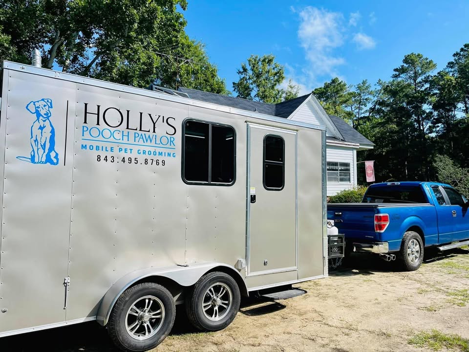 Holly's Pooch Pawlor — hero