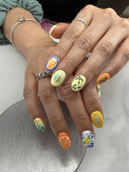 Unique Nails — about